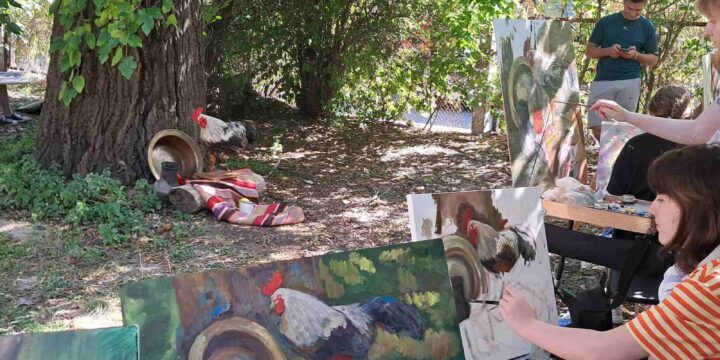 Ми малюємо, спілкуємось, ділимося літніми враженнями та надихаємось на нові творчі звершення.